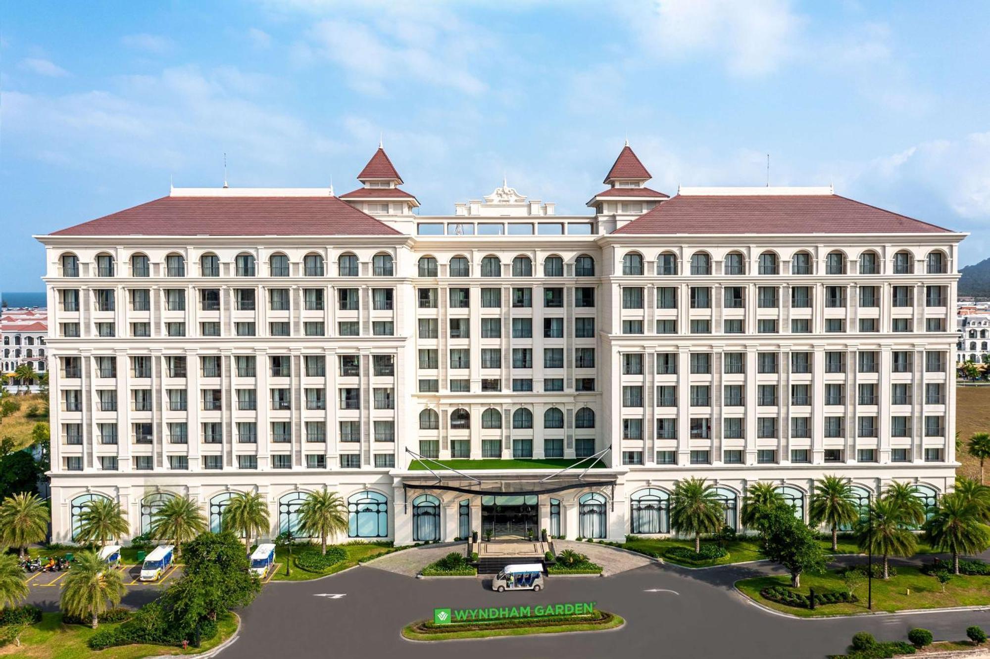 Wyndham Garden Grandworld Phu Quoc Hotel Exterior photo